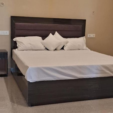Готель Shree Janki Palace Ayodhya Екстер'єр фото