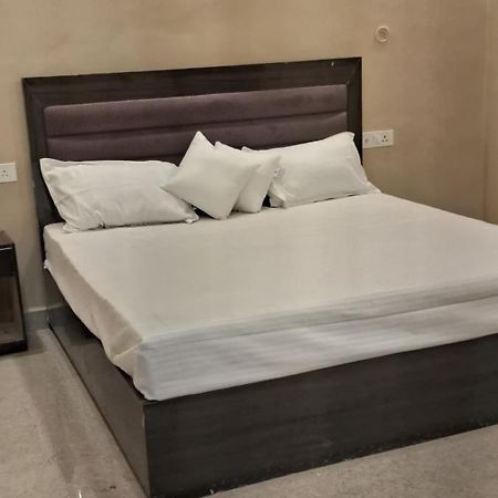 Готель Shree Janki Palace Ayodhya Екстер'єр фото