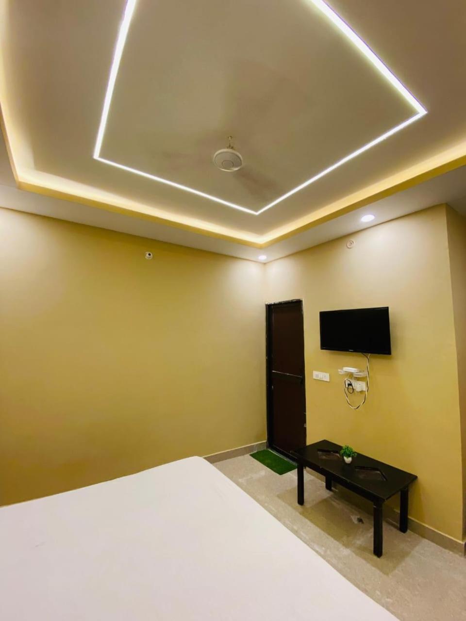 Готель Shree Janki Palace Ayodhya Екстер'єр фото